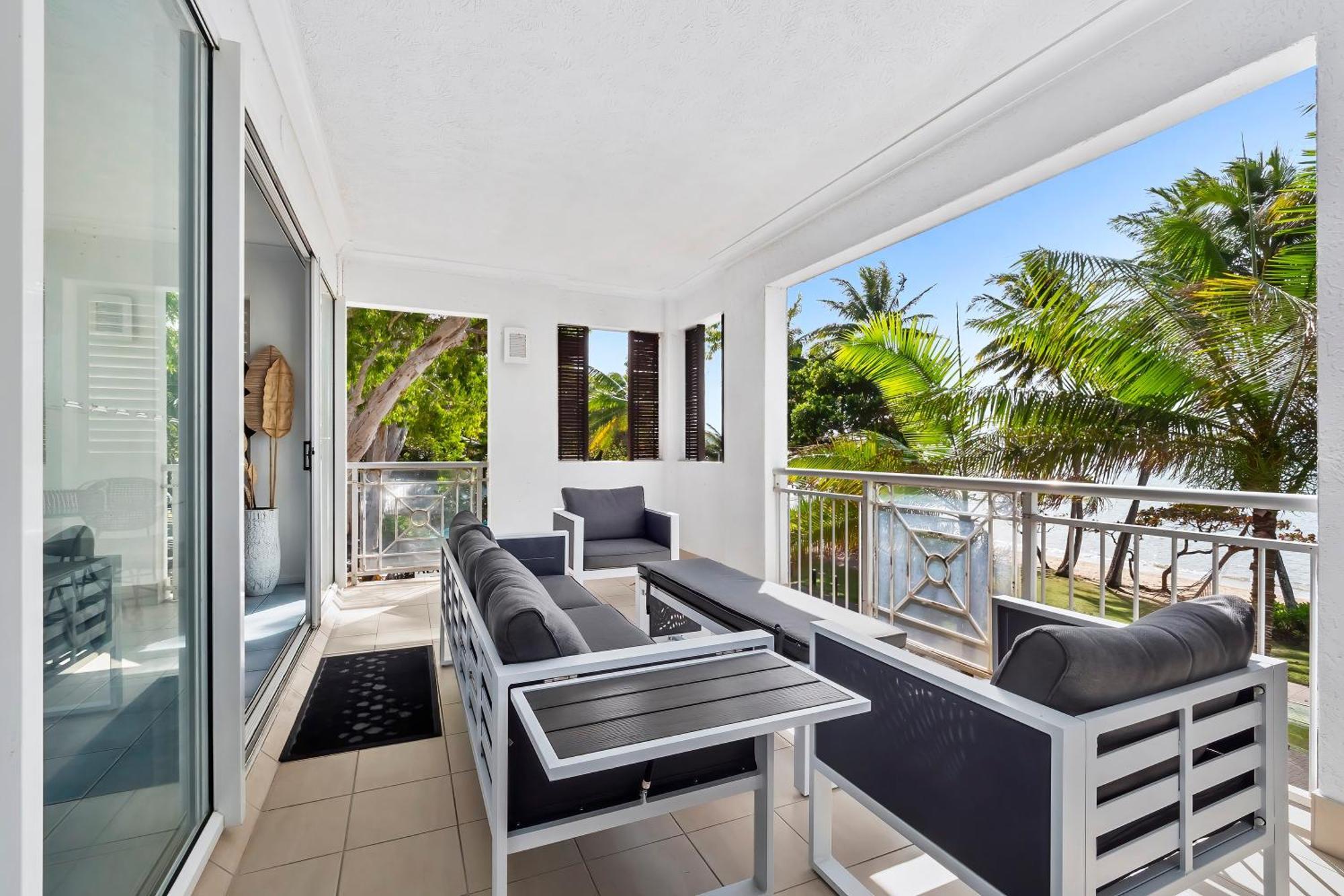 Alassio Beachfront Apartments Palm Cove Habitación foto